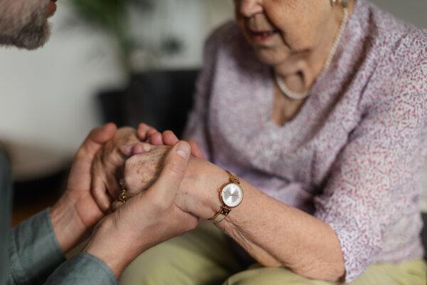 Memory Care Uses Nonverbal Communication with Dementia Patients